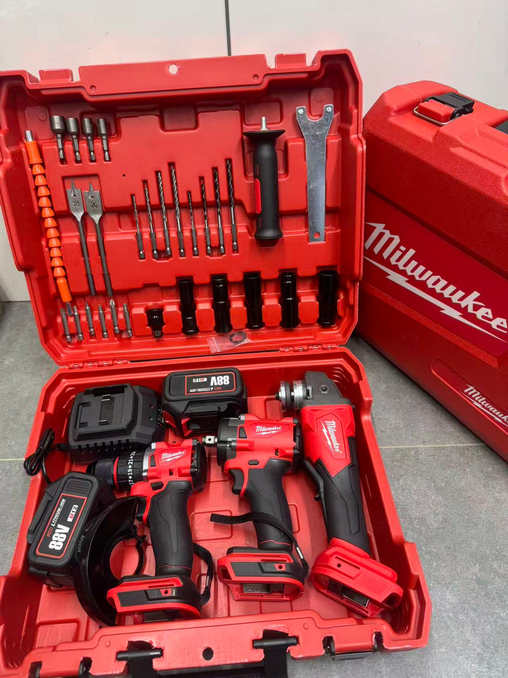 Aku Set 3u1 M12 88V – Bušilica, Udarni Odvijač i Brusilica + 2 Baterije (Kofer)