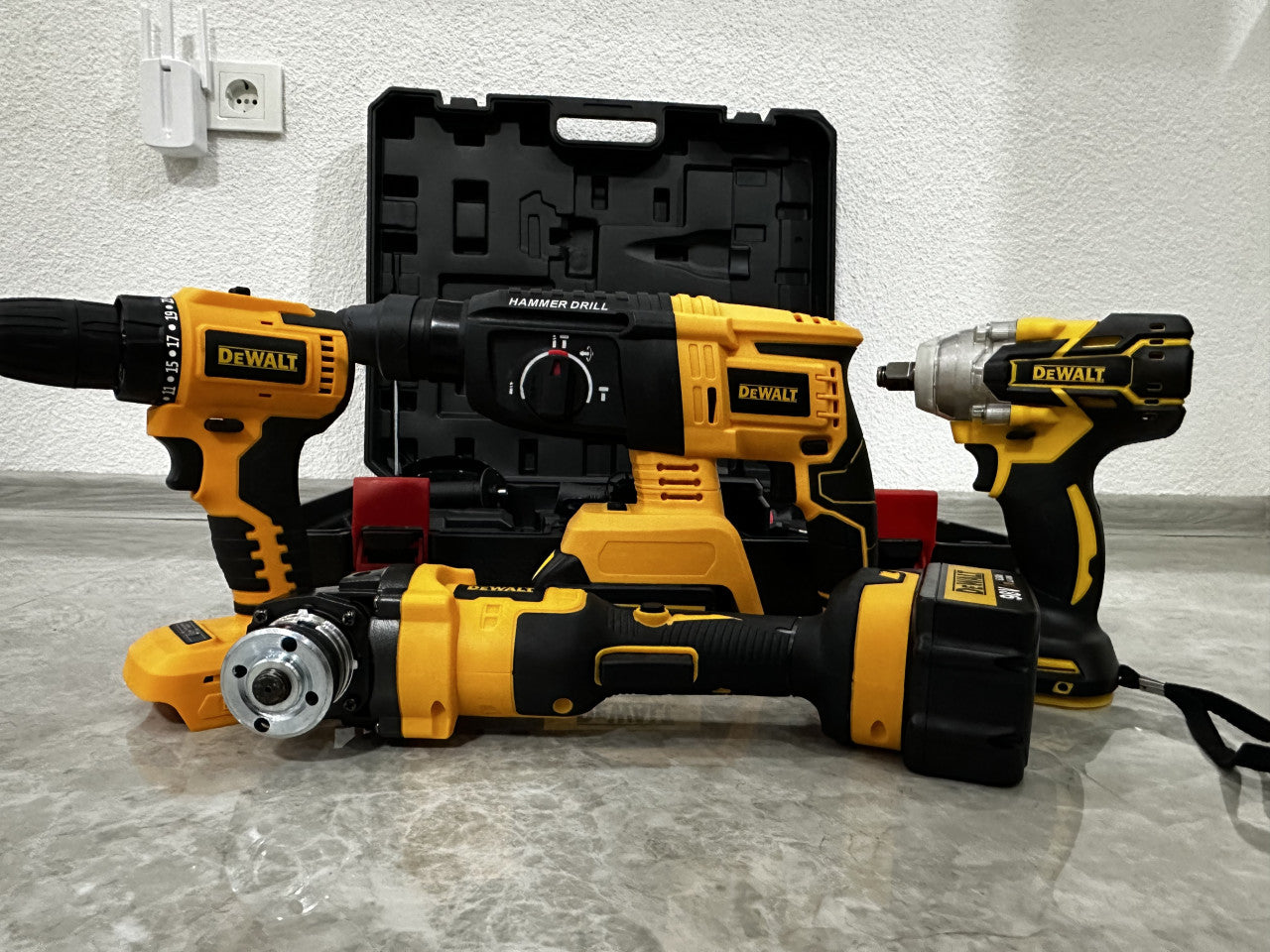 Aku Set Busilica, Brusilica, Odvijač Udarni 4u1 + 4 baterije + 2 punjaca