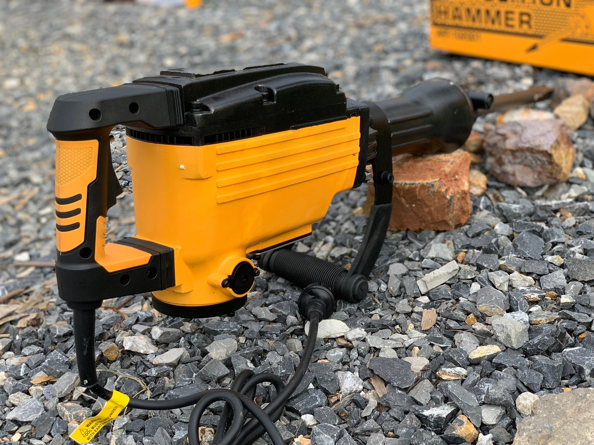 Pikamer DINGQI 1650W 52J – Hilti Tip Razbijač Betona + Pribor