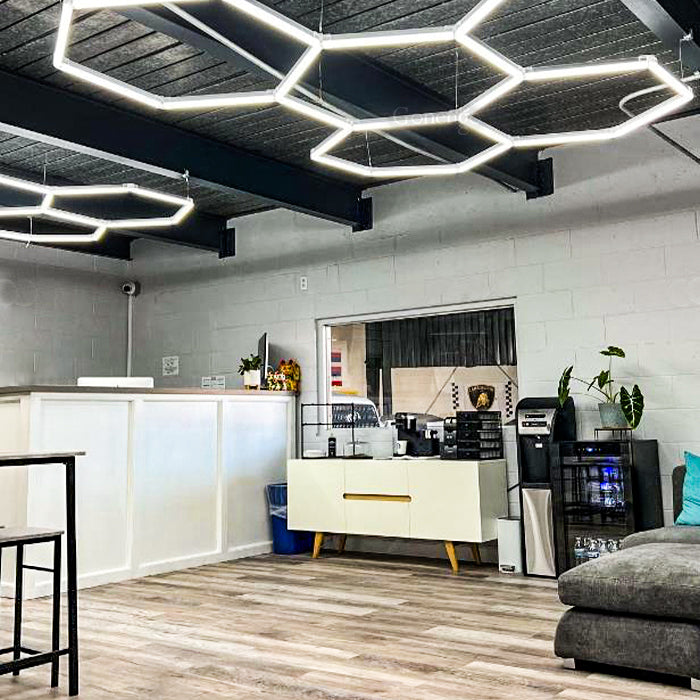 LED Hexagonalna Rasveta za Garažu 168W – Saćasta Plafonska Rasveta za Auto Detailing