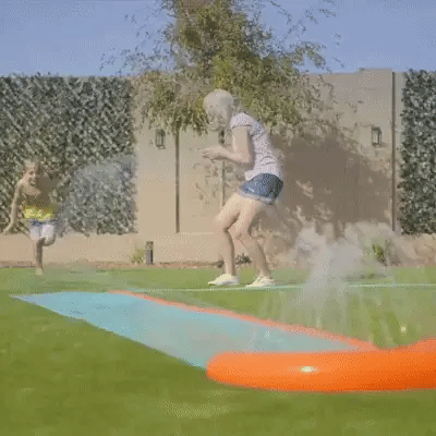 Naduvavajući Vodeni Tobogan sa Prskalicama – Letnji Vodeni Slip and Slide za Decu i Odrasle | Dvorišni Vodeni Park