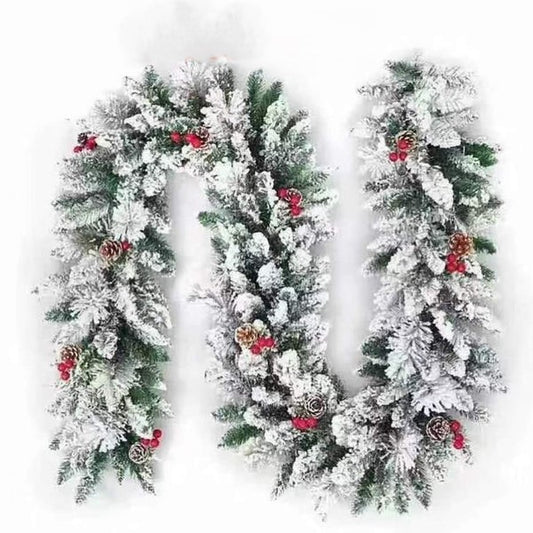 Premium snežna božićna grilanda sa šišarkama i crvenim bobicama 2.7m